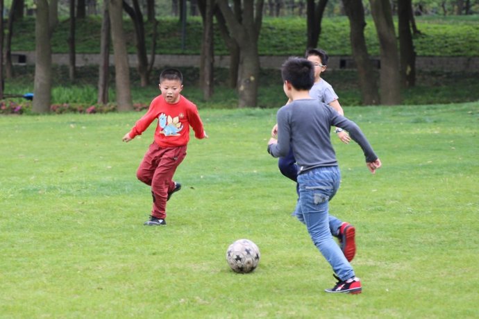 2016-04-17:一起去芙蓉湖踢足球