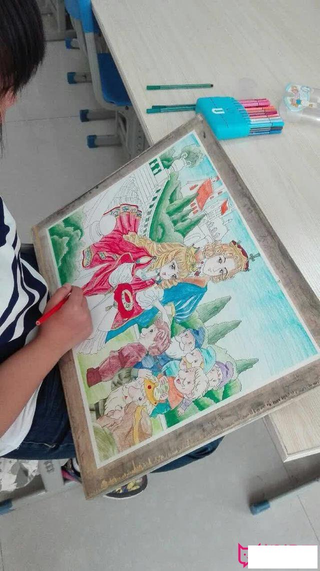 漂亮的儿童画作品,白雪公主和七个小矮人