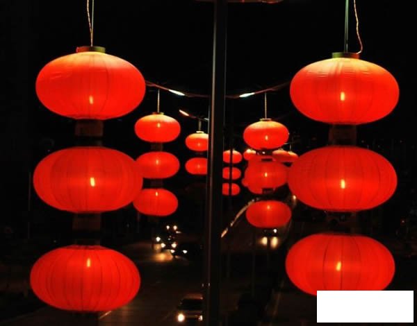 挂灯笼的传统