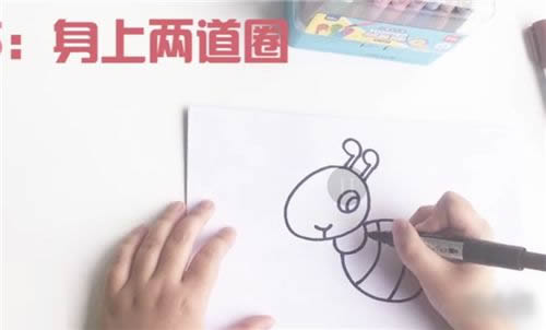 卡通小蚂蚁简笔画