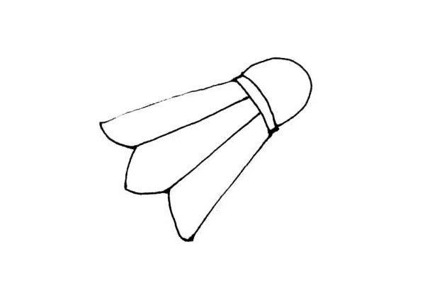 第四步:两边的线向内连起来,中间的线画上一个小尖角连起来,羽毛的外形就画好了。